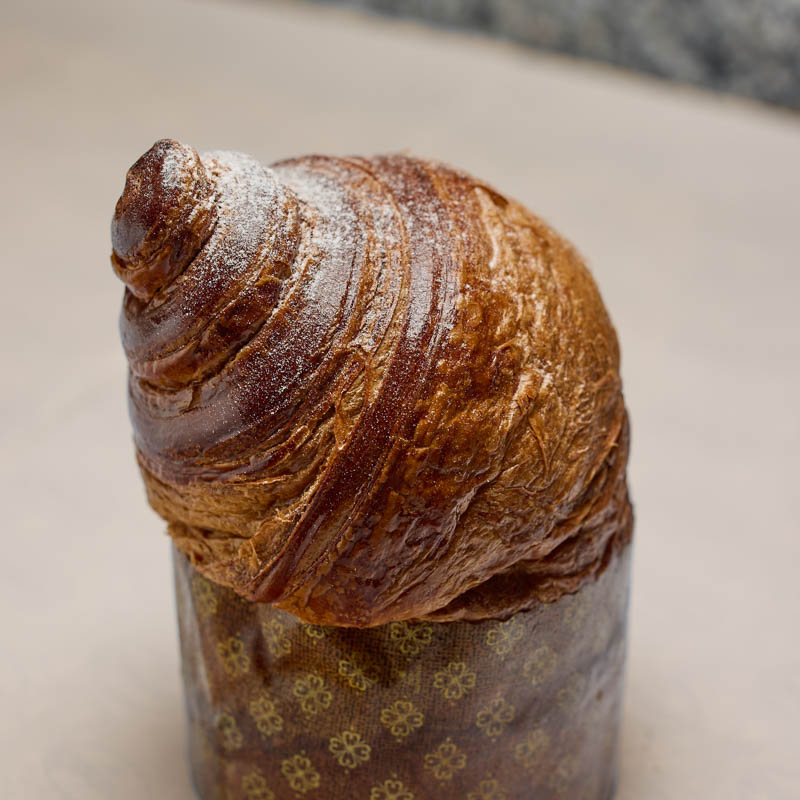 Une pâtisserie à base de croissant de la boulangerie pâtisserie Carton à Paris
