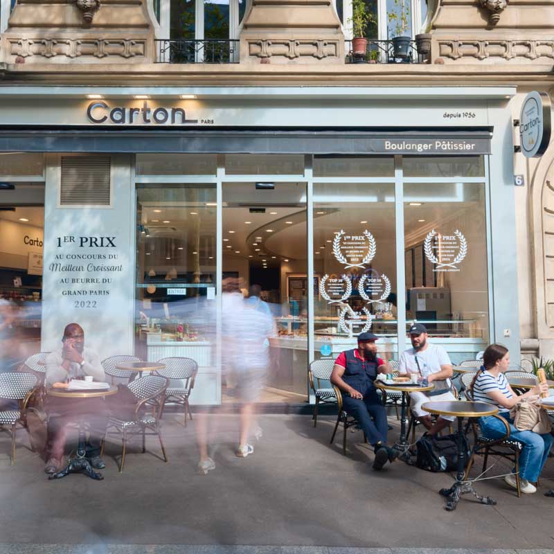 La terrasse de la boulangerie pâtisserie Carton à Paris